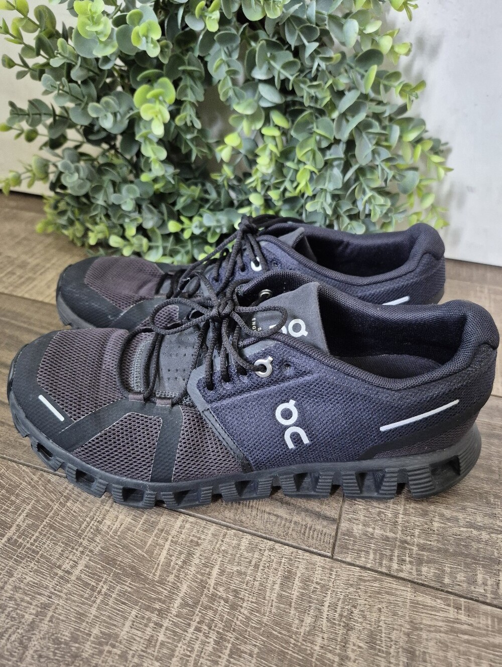 On Cloud 5 Triple Black Lightweight Running Shoes Womens Size 8.5